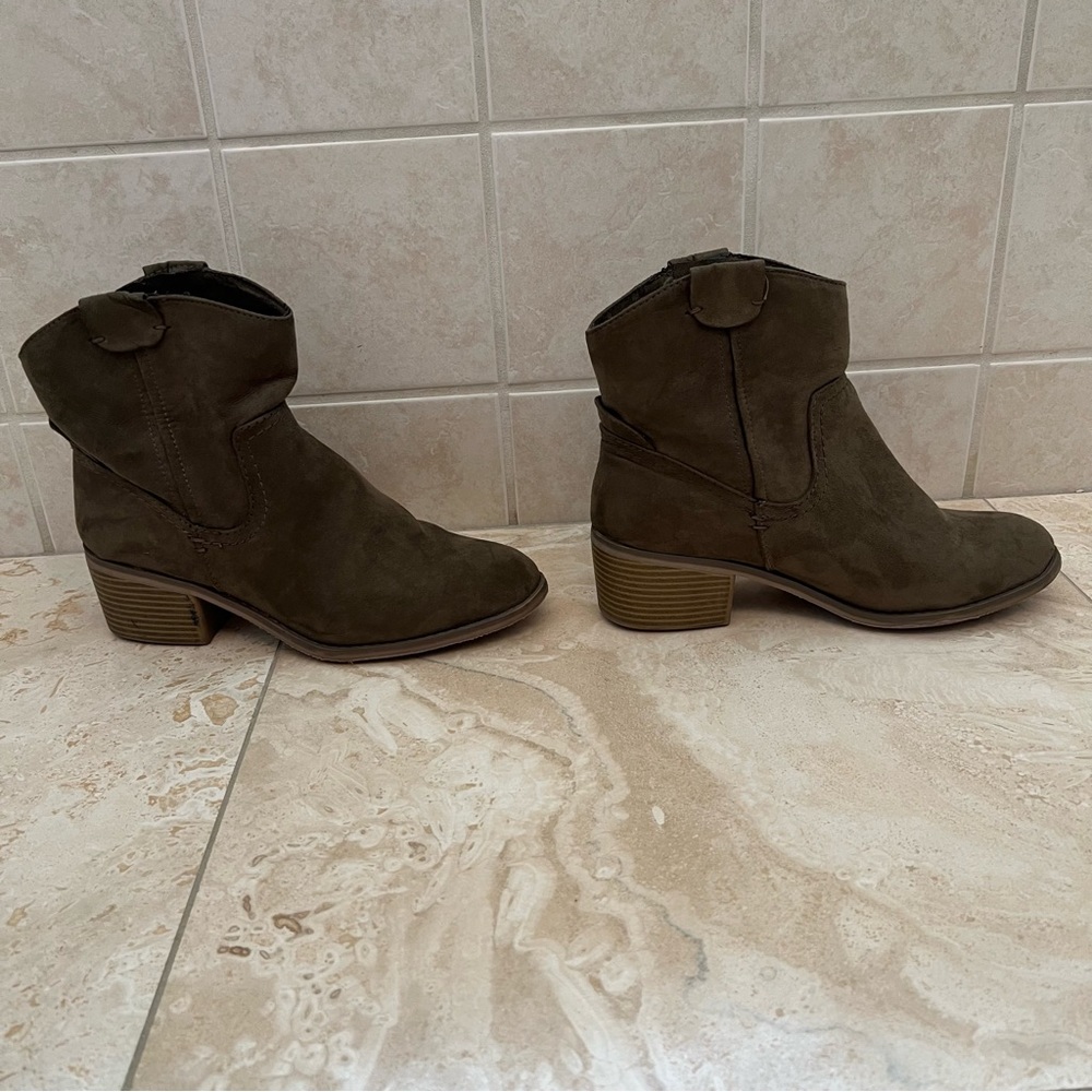 Merona Stacked Heel Olive Ankle Boots Size 9